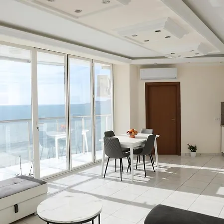 아파트 Beachfront Luxury Residences 13 *