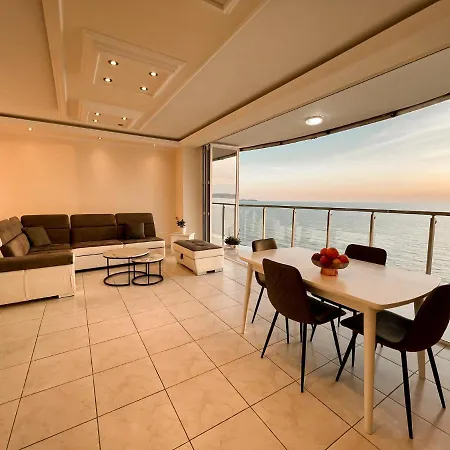 Beachfront Luxury Residences 13 Apartament *